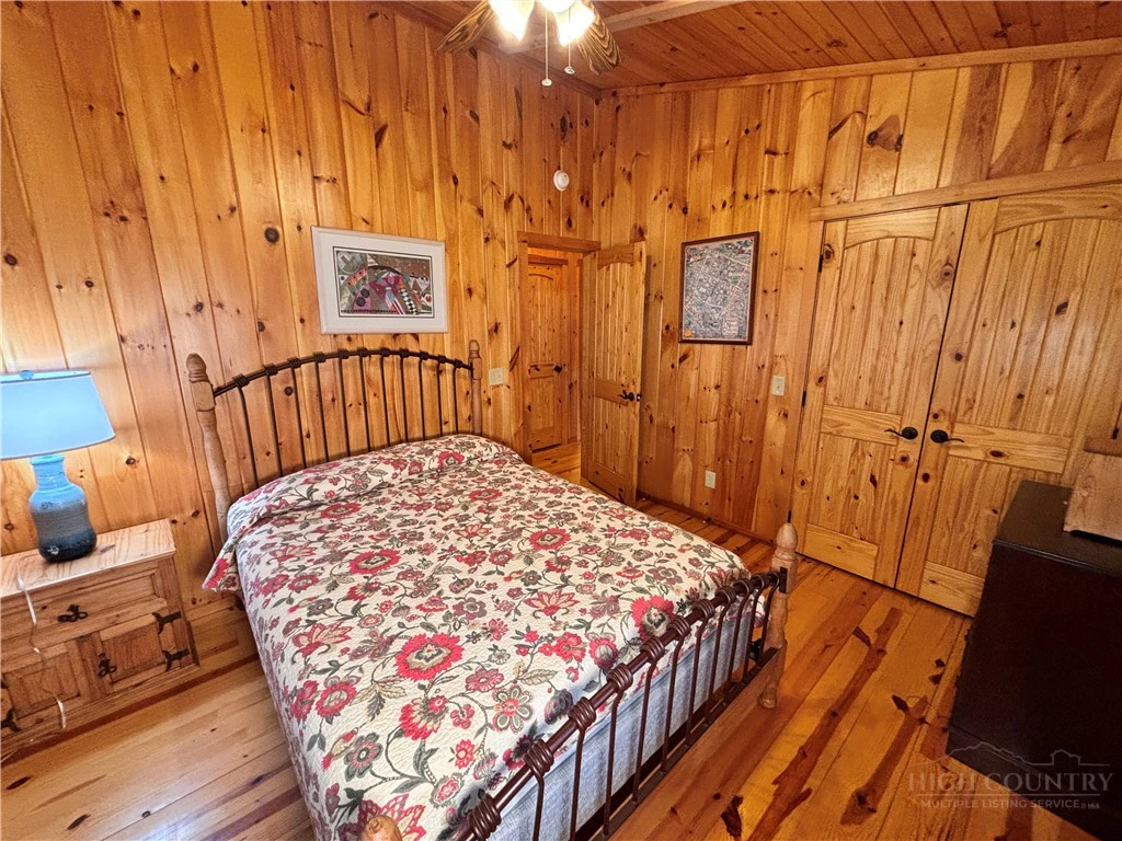 Image number 11 for the current listing
