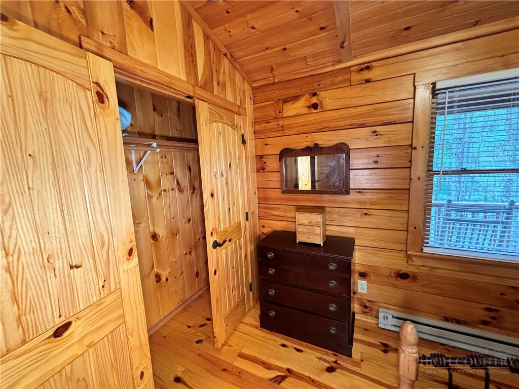Image number 13 for the current listing