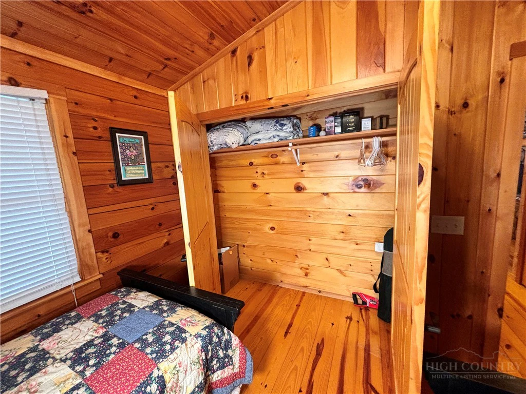 Image number 16 for the current listing