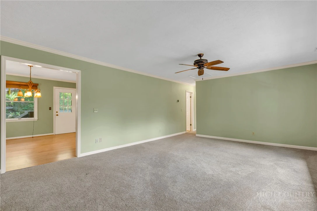 Image number 5 for the current listing