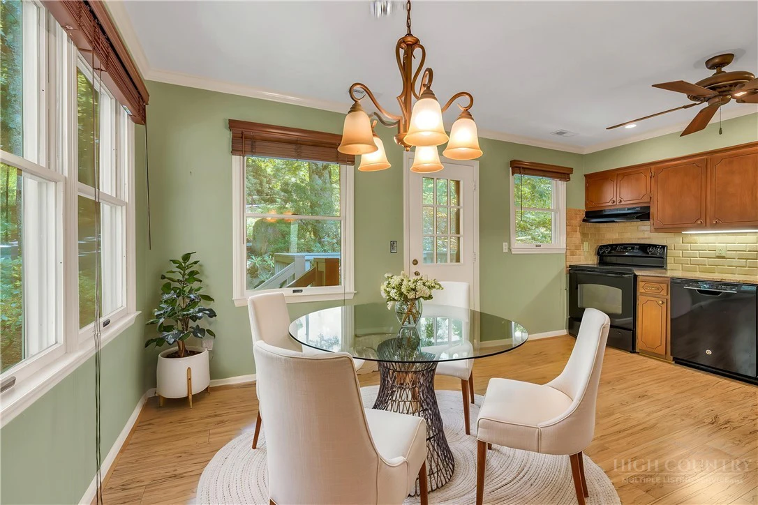 Image number 6 for the current listing