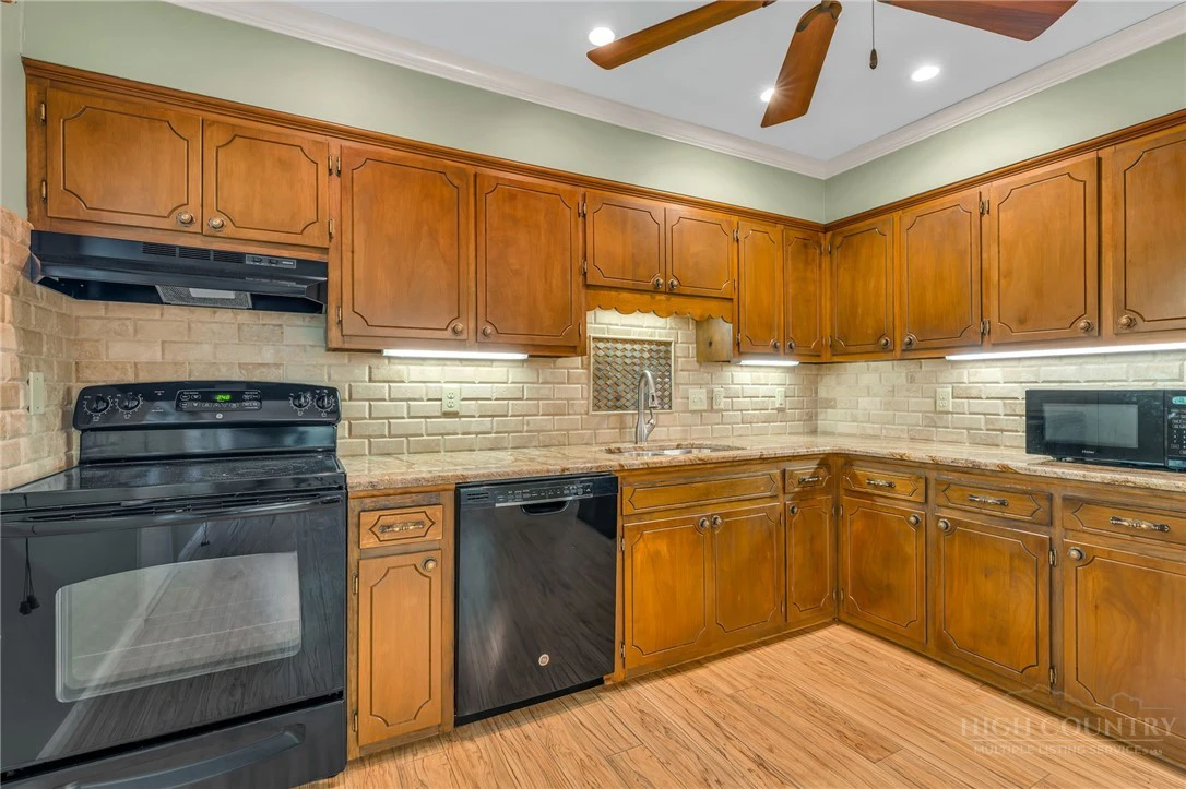 Image number 7 for the current listing