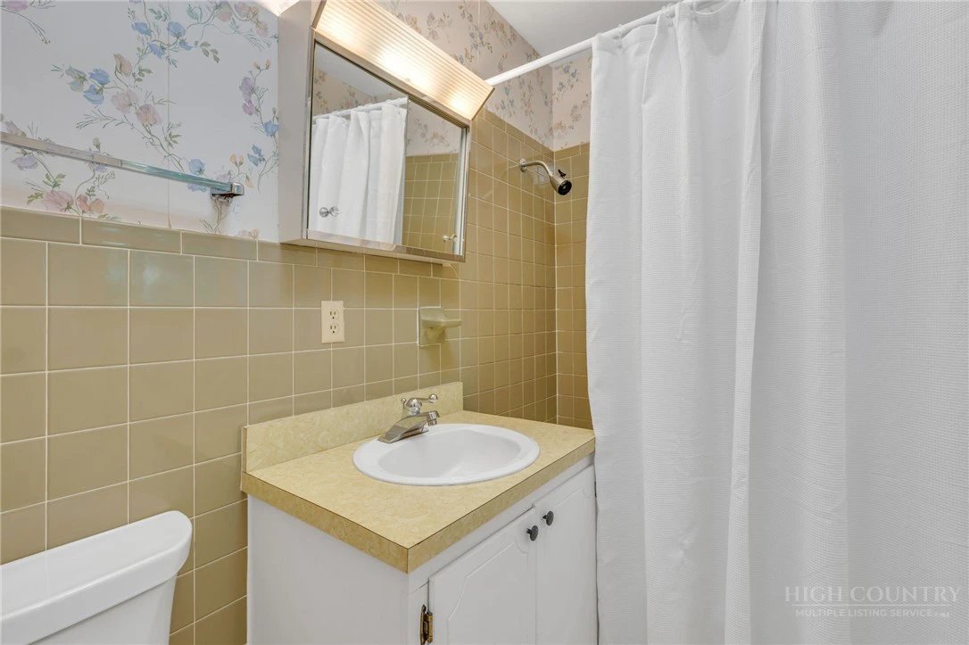 Image number 10 for the current listing
