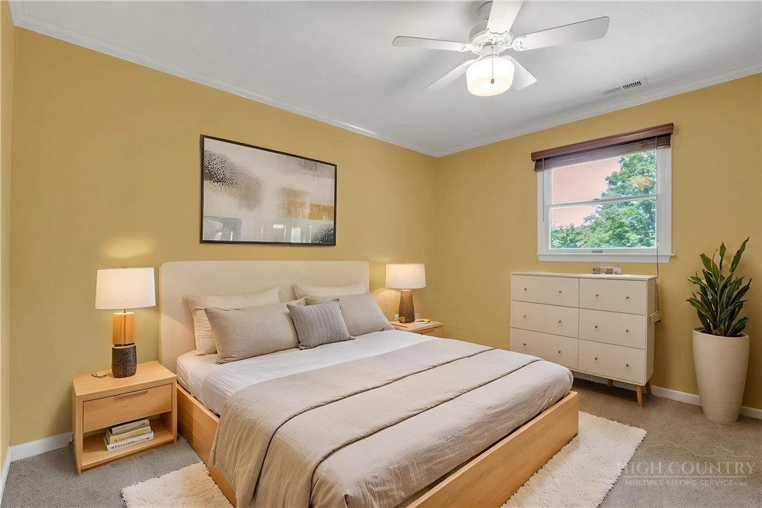 Image number 12 for the current listing
