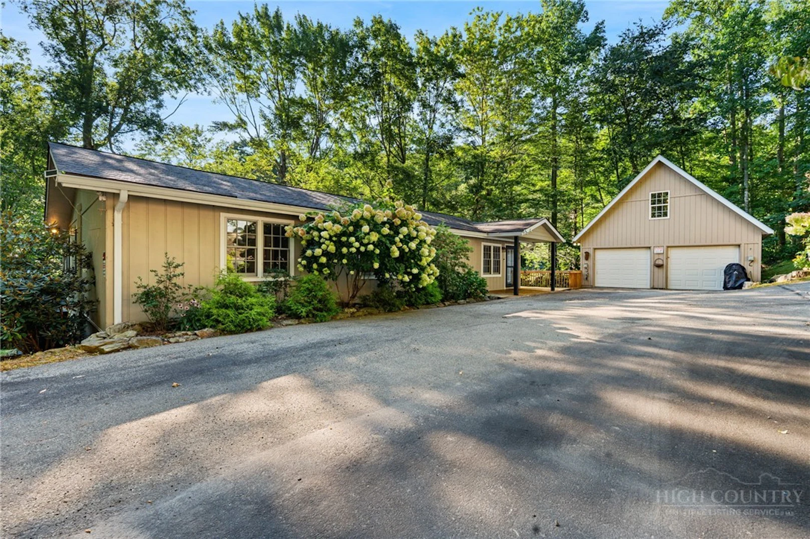 Image number 1 for the current listing