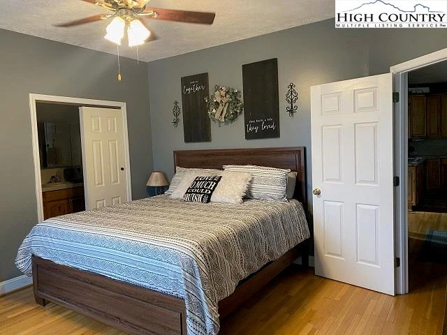 Image number 2 for the current listing