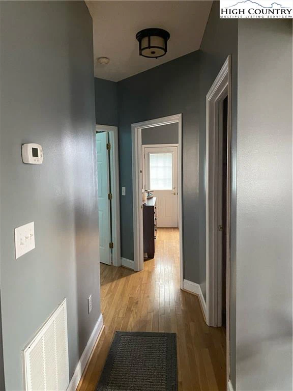 Image number 9 for the current listing