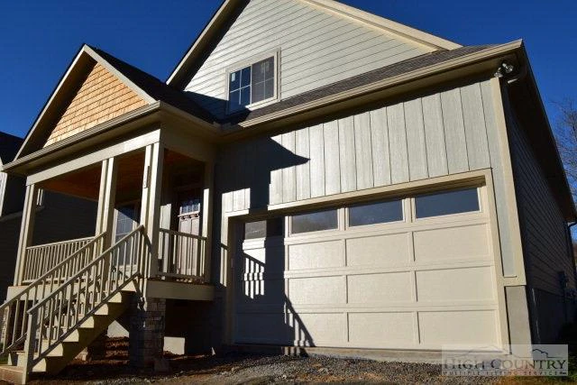 Image number 11 for the current listing