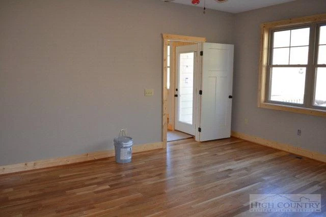 Image number 7 for the current listing