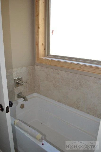 Image number 4 for the current listing