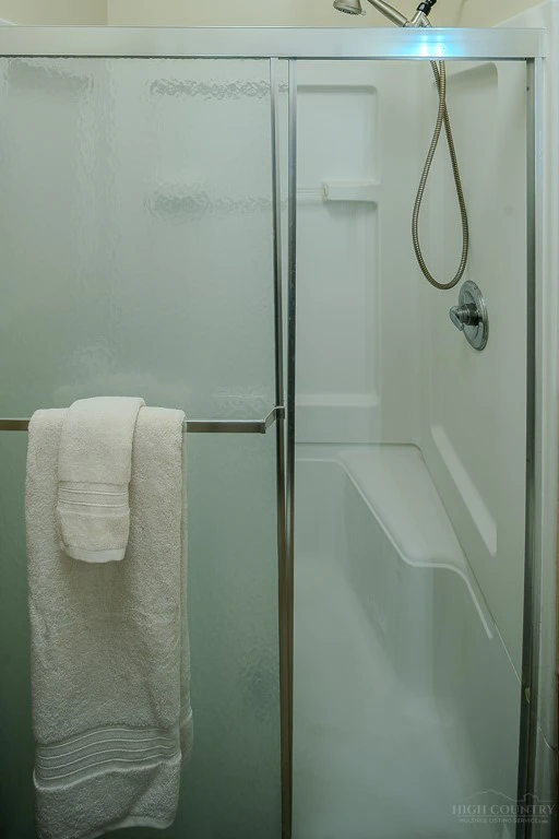 Image number 3 for the current listing
