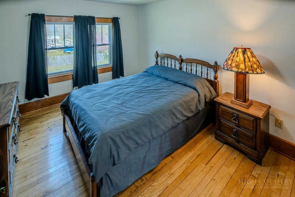 Image number 6 for the current listing