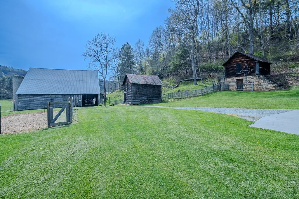 Image number 10 for the current listing