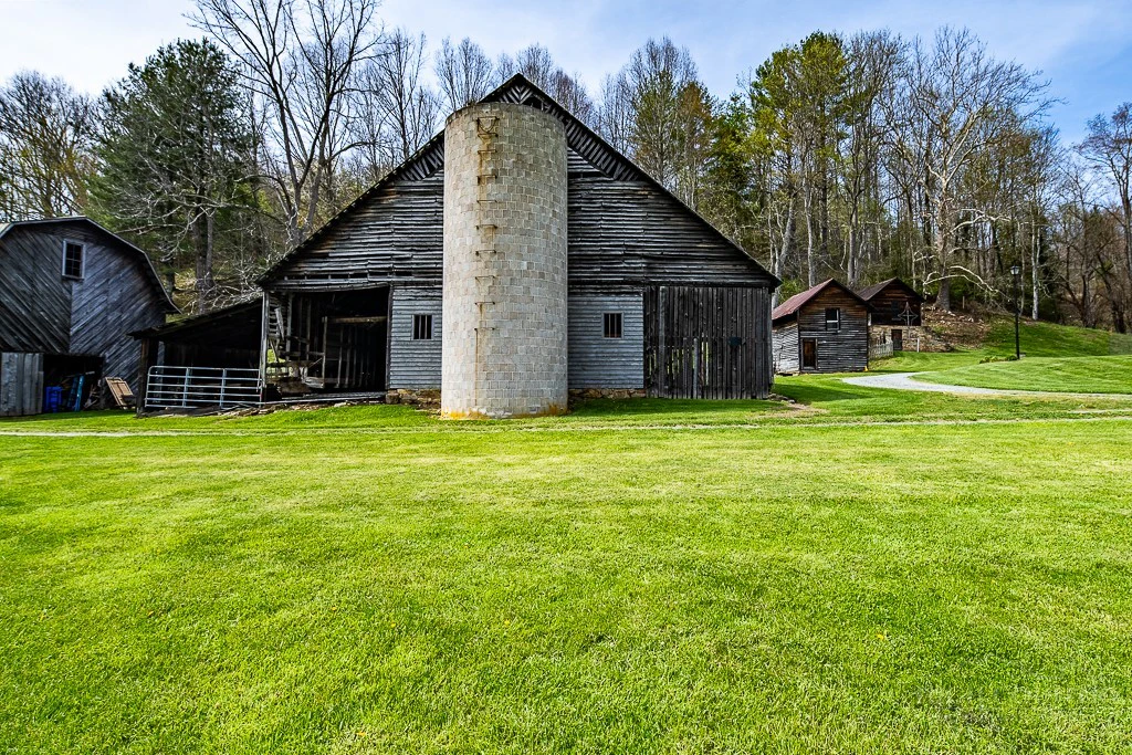 Image number 14 for the current listing