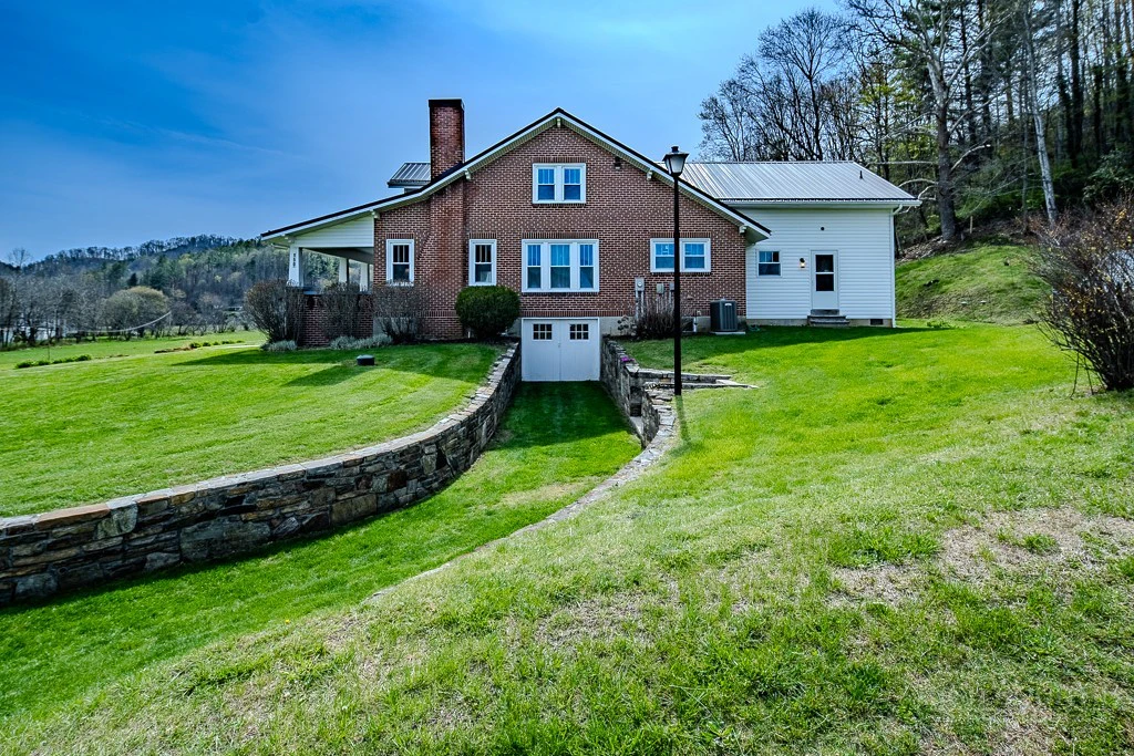 Image number 18 for the current listing