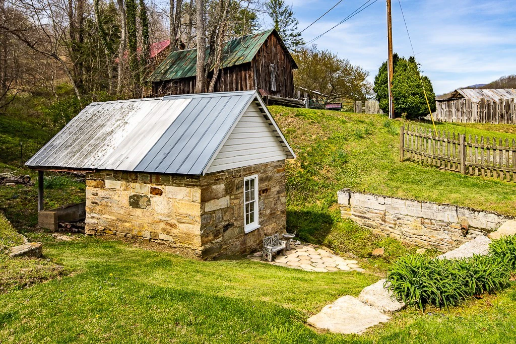 Image number 19 for the current listing