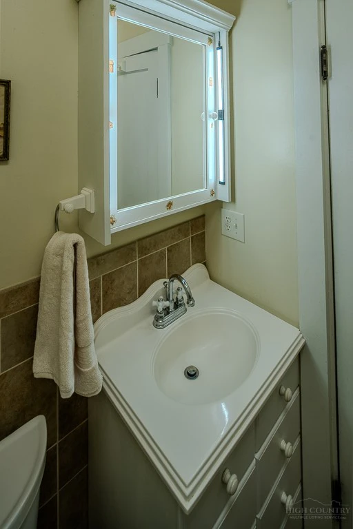 Image number 13 for the current listing
