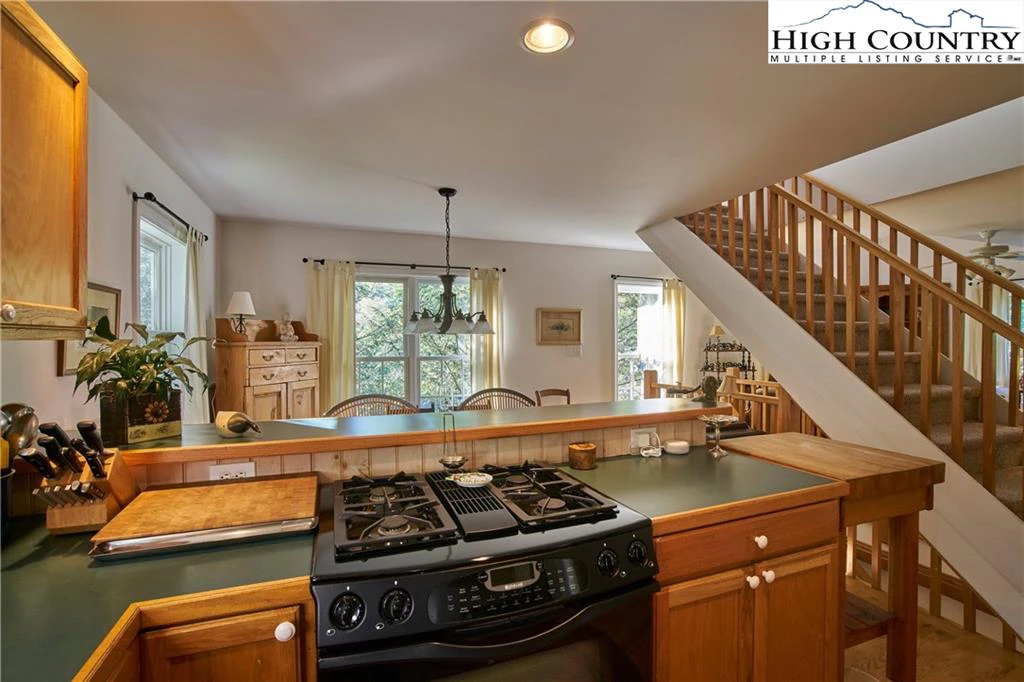 Image number 2 for the current listing