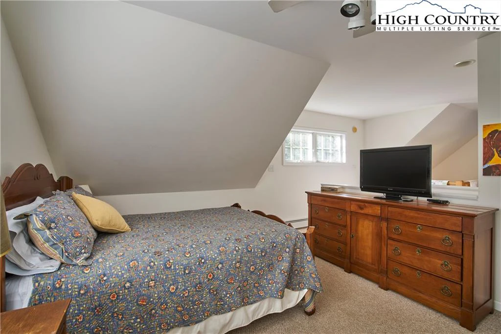 Image number 12 for the current listing
