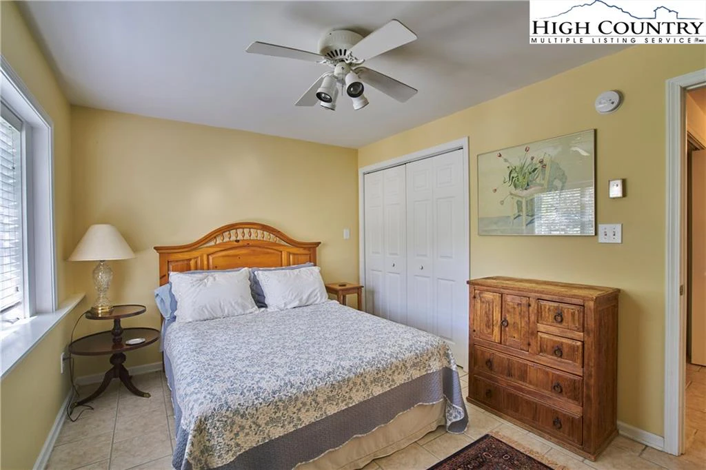 Image number 8 for the current listing