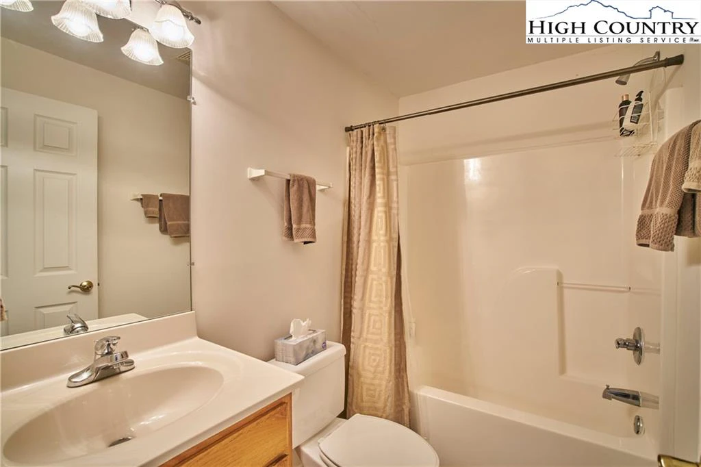 Image number 7 for the current listing