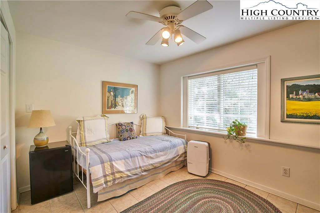 Image number 6 for the current listing