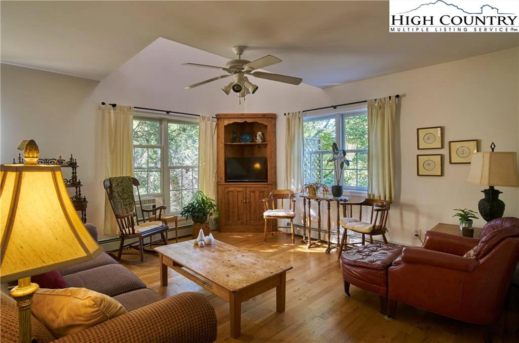 Image number 21 for the current listing