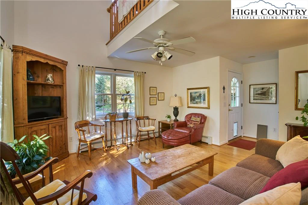 Image number 20 for the current listing