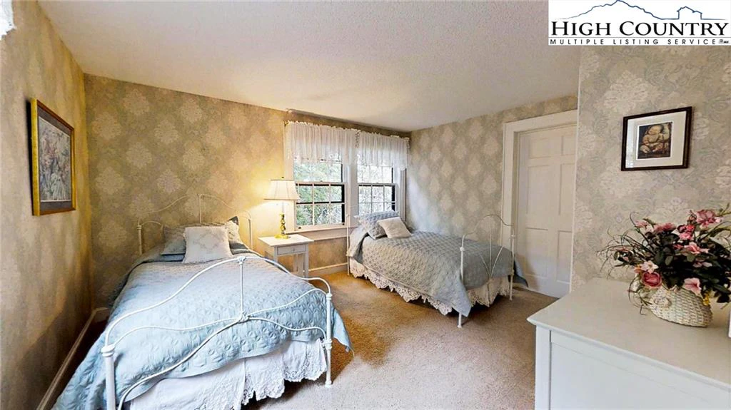 Image number 6 for the current listing