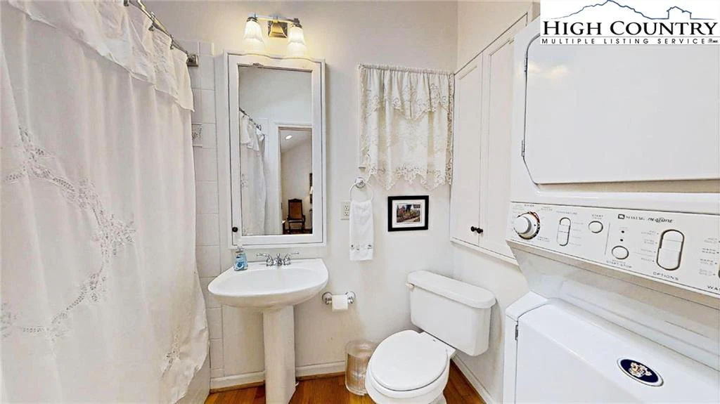 Image number 18 for the current listing