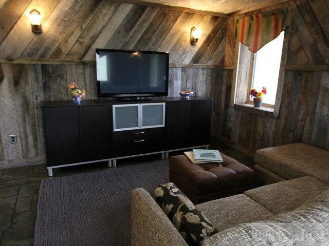 Image number 19 for the current listing