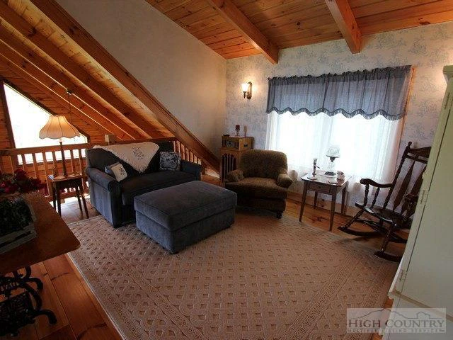Image number 17 for the current listing