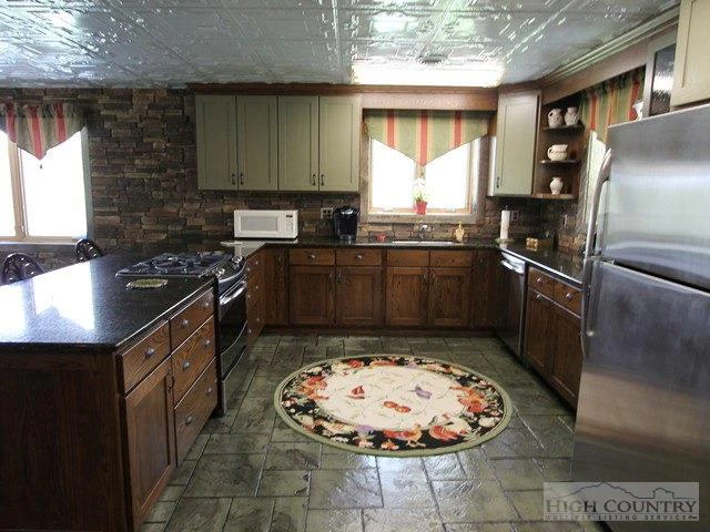 Image number 2 for the current listing