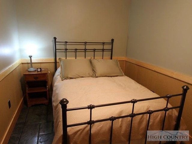 Image number 15 for the current listing