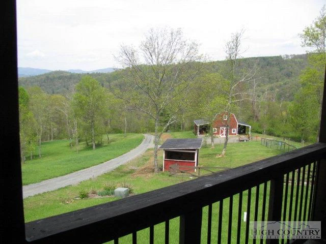 Image number 13 for the current listing
