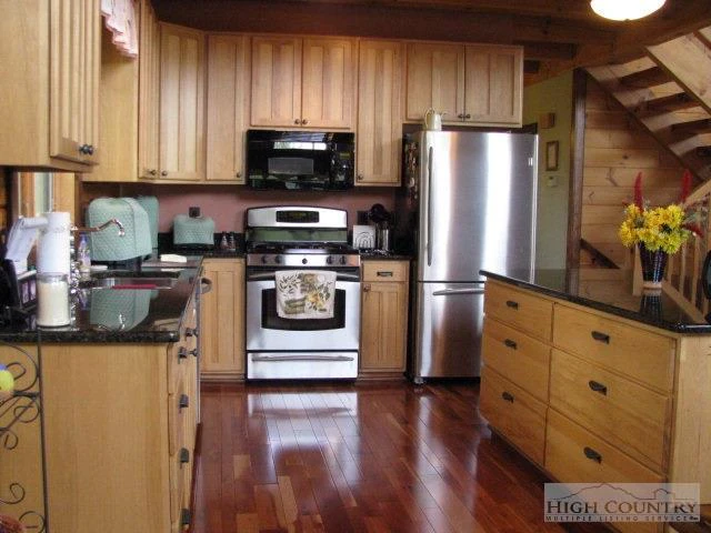 Image number 4 for the current listing