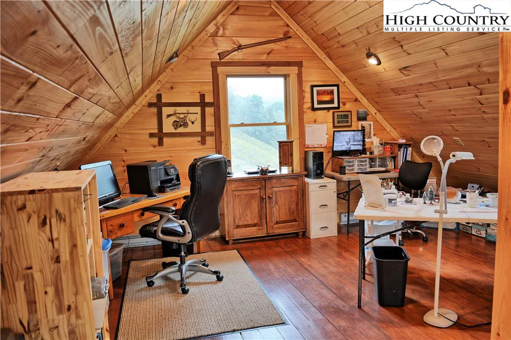 Image number 3 for the current listing