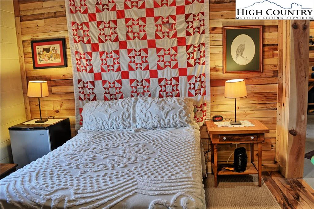 Image number 4 for the current listing