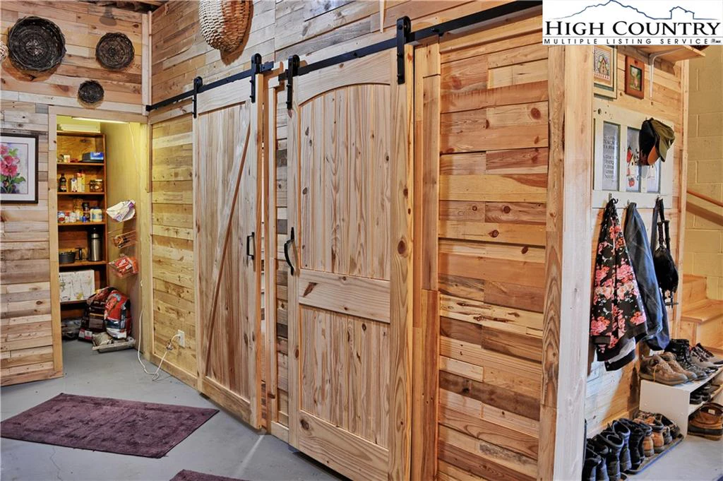 Image number 7 for the current listing