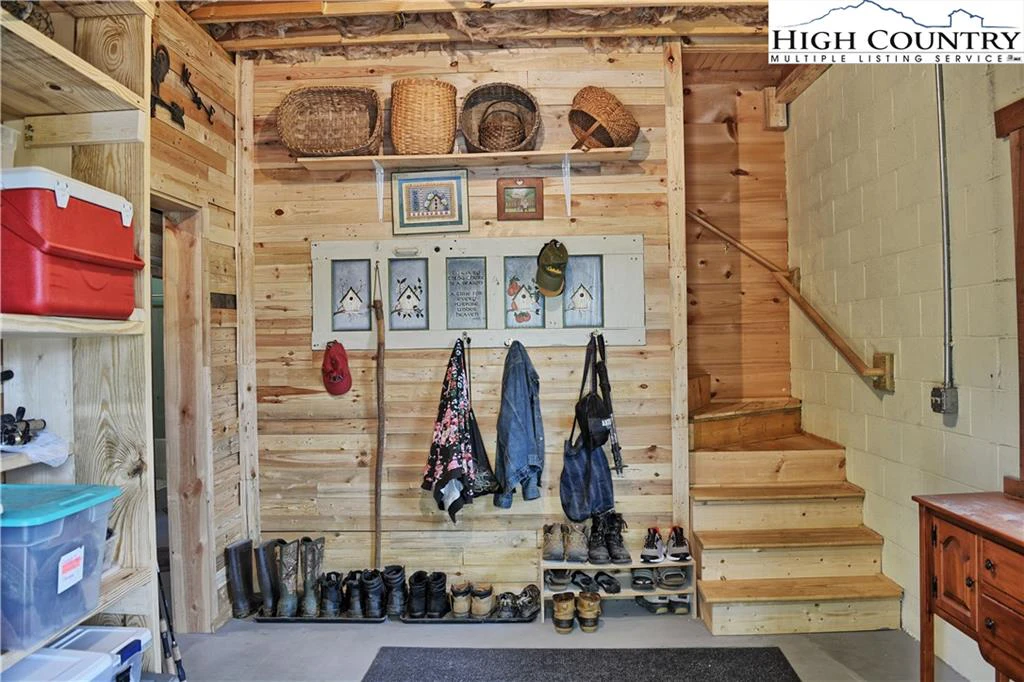 Image number 9 for the current listing
