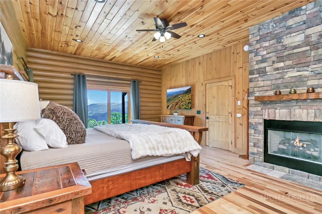 Image number 21 for the current listing