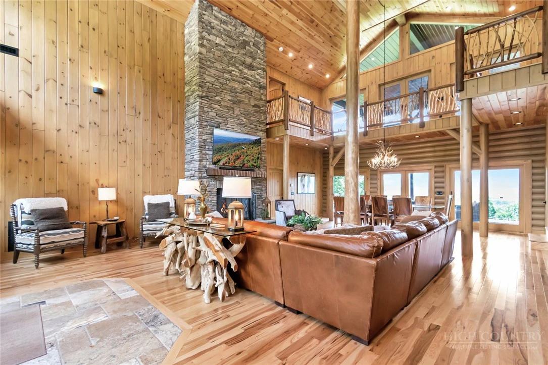 Image number 3 for the current listing