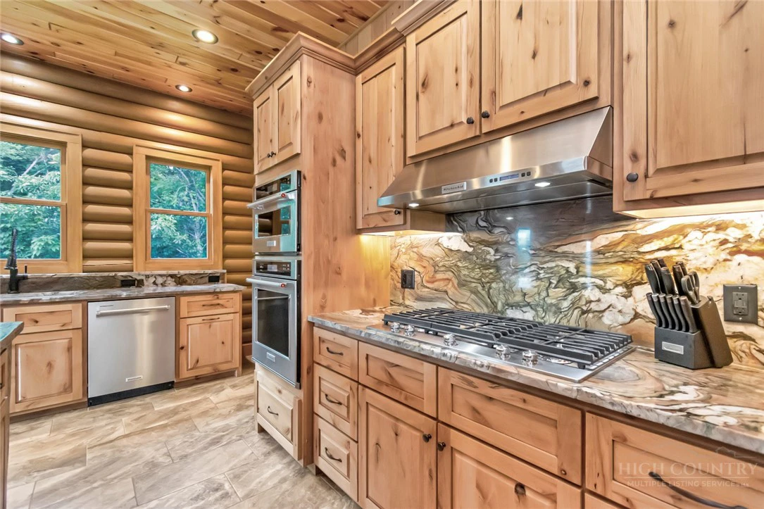 Image number 15 for the current listing