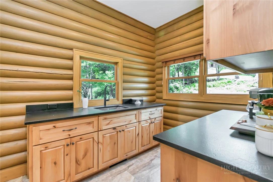 Image number 18 for the current listing