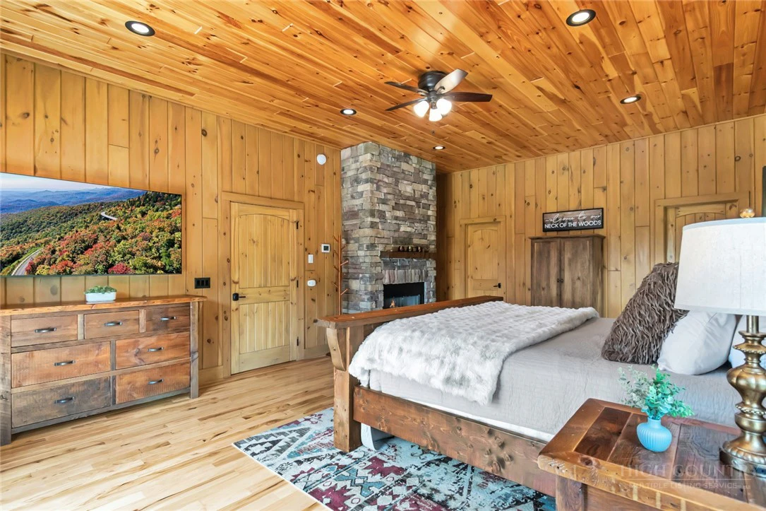 Image number 20 for the current listing