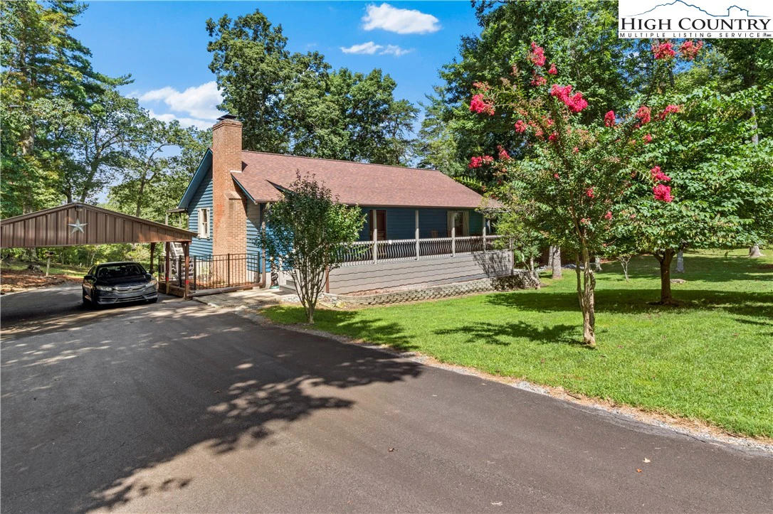 Image number 1 for the current listing