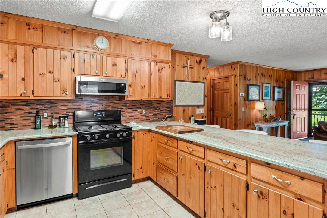 Image number 9 for the current listing