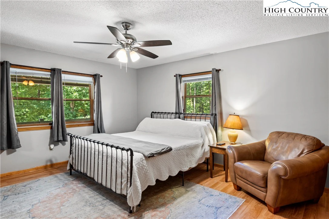Image number 10 for the current listing