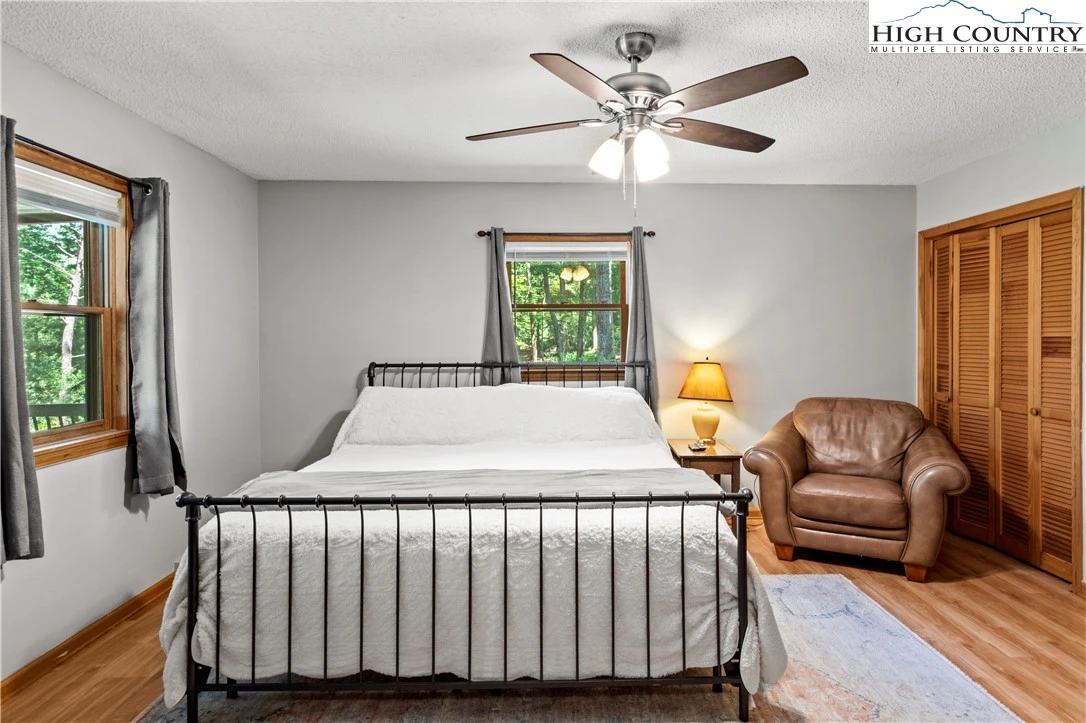 Image number 12 for the current listing