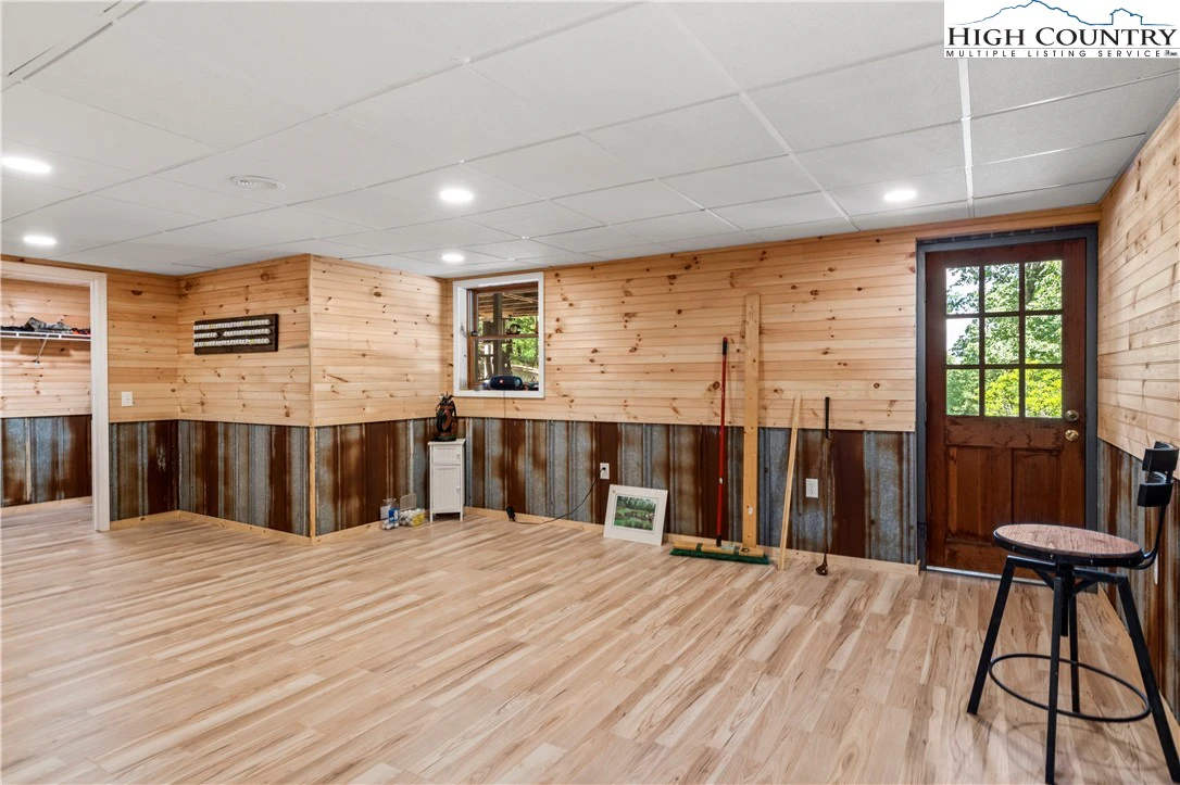 Image number 18 for the current listing